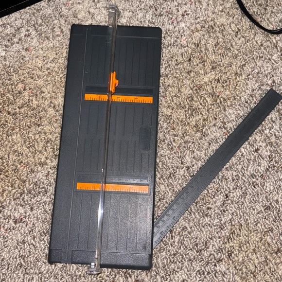 Fiskars paper cutter - Picture 2 of 3